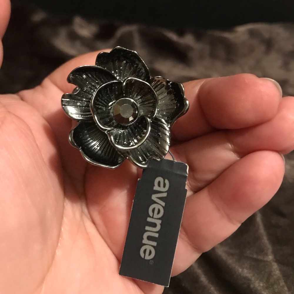 Gunmetal black flower ring one size - Picture 5 of 8